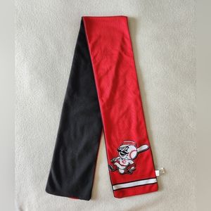 Cincinnati Reds MLB Scarf Fleece Preowned Great Condition Red and Black